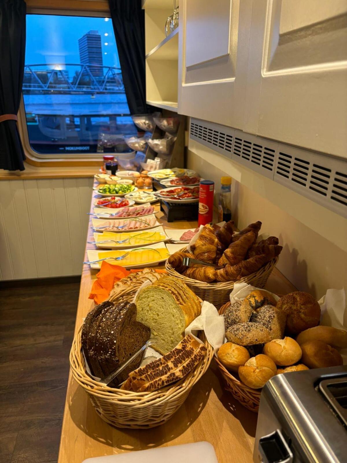 Hotelboat Iris 흐로닝언 외부 사진